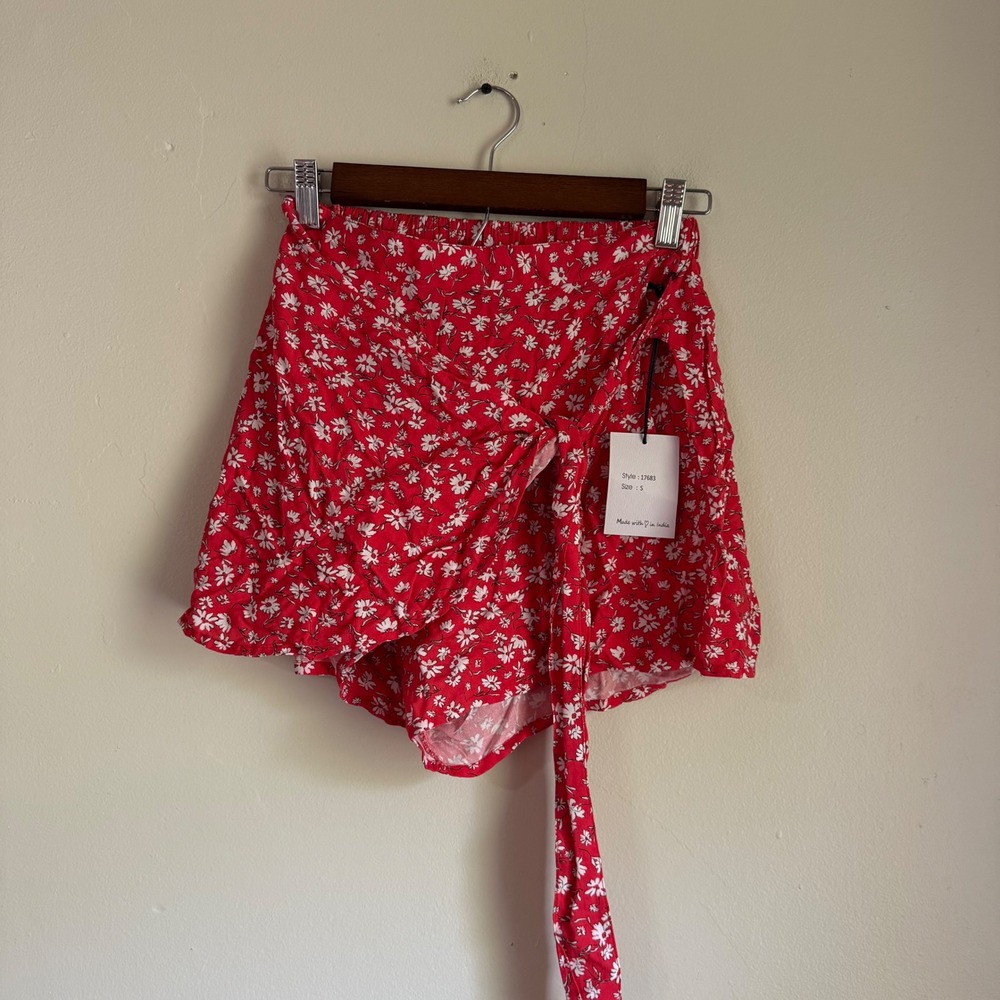 NWT Japna 17683 Floral Wrap Front Side Tie Skort Size S Red White